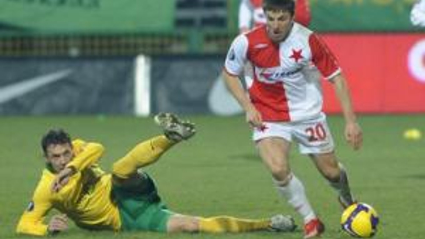 Milan Ivana v drese Slavie Praha.