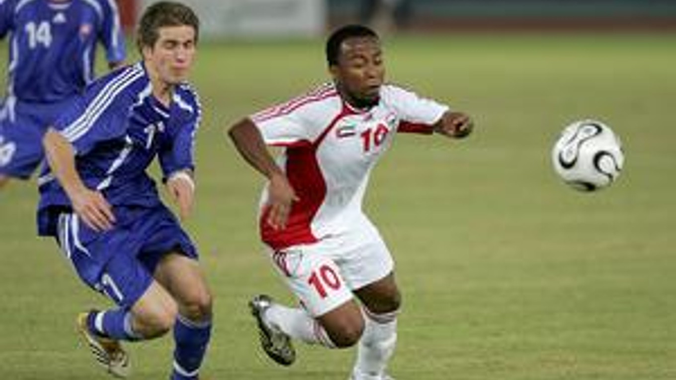 Peter Pekarík (vľavo) v slovenskom drese.