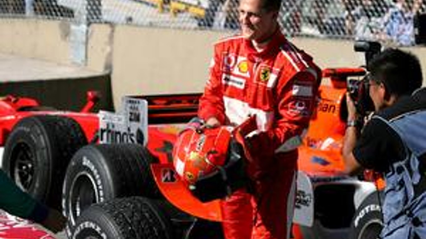 Sedemnásobný majster sveta Nemec Michael Schumacher sa po troch rokoch opäť objaví na štartovej listine.