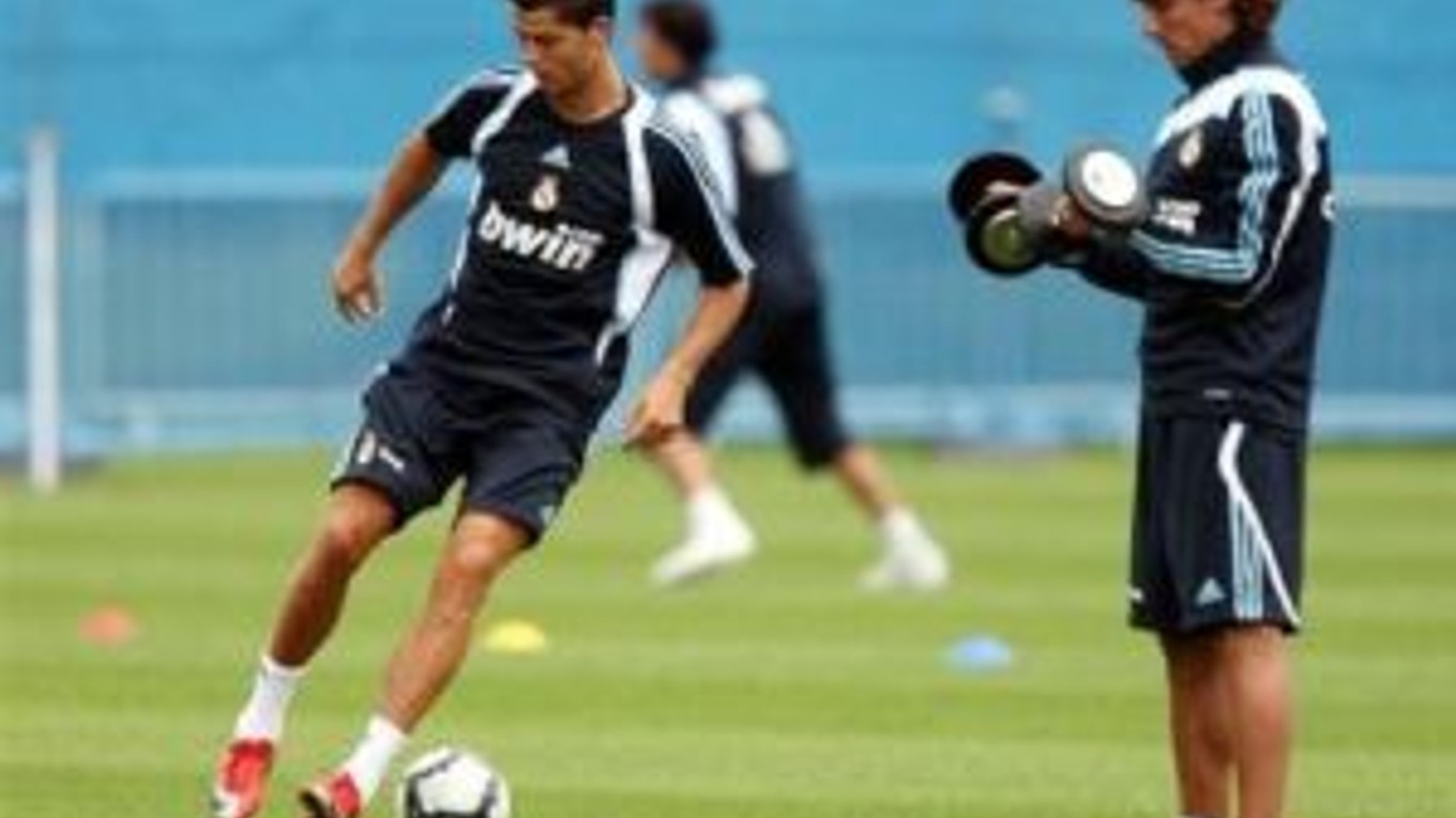 Cristiano Ronaldo (vľavo)
