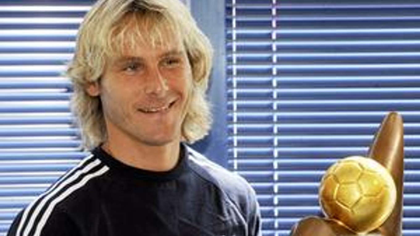 Pavel Nedvěd ako víťaz ankety Zlatá lopta pre najlepšieho českého futbalistu.