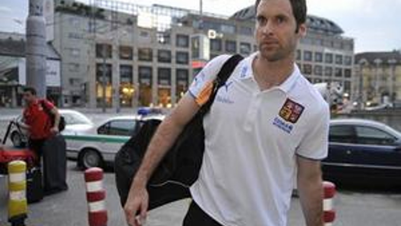 Brankár Petr Čech po príchode na Slovensko.