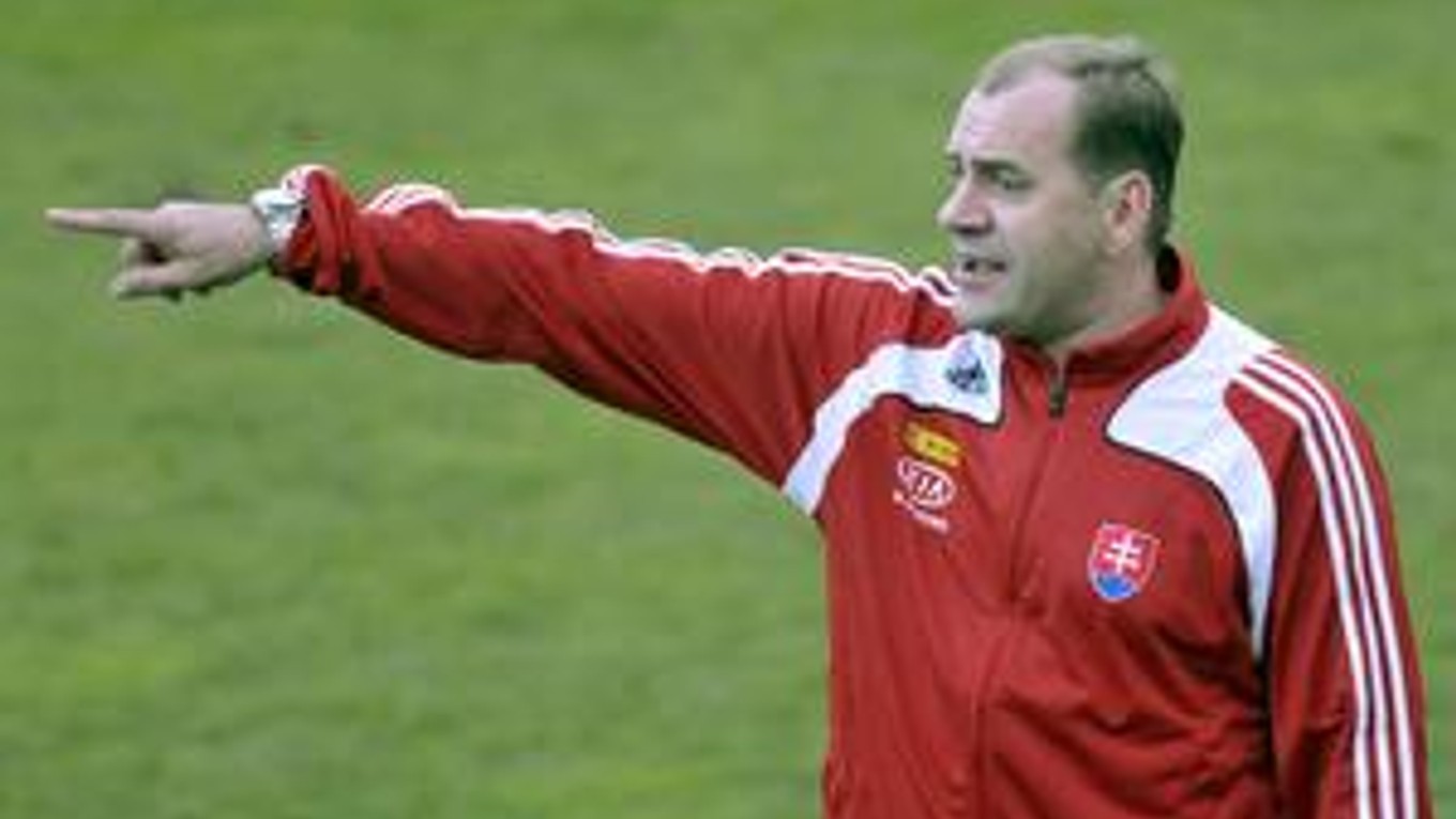 Tréner Vladimír Weiss musí v Severnom Írsku nahradiť v zostave vylúčeného Mareka Hamšíka.