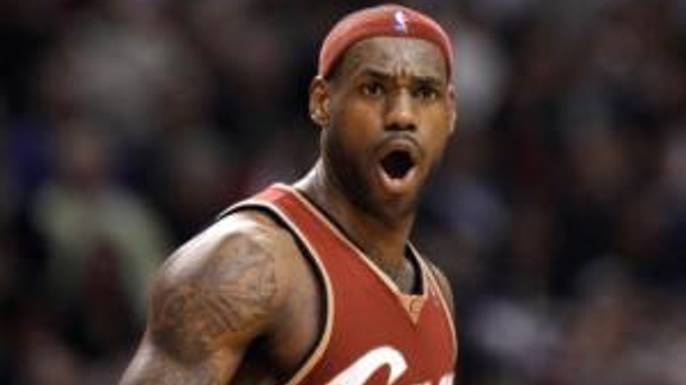 LeBron James dotiahol Cleveland bez problémov do druhého kola play off NBA.