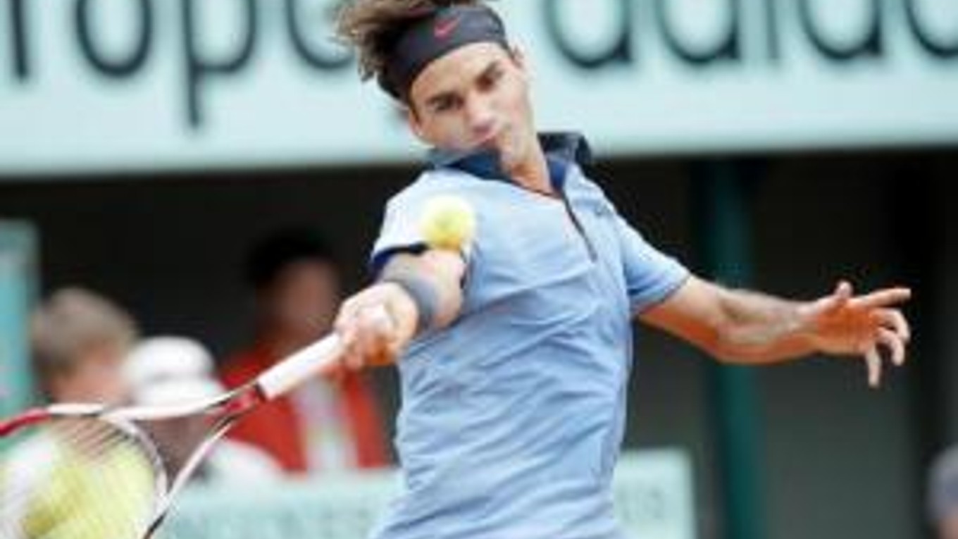 Roger Federer vyradil Joseho Acasusa v štyroch setoch a postúpil do tretieho kola Roland Garros.