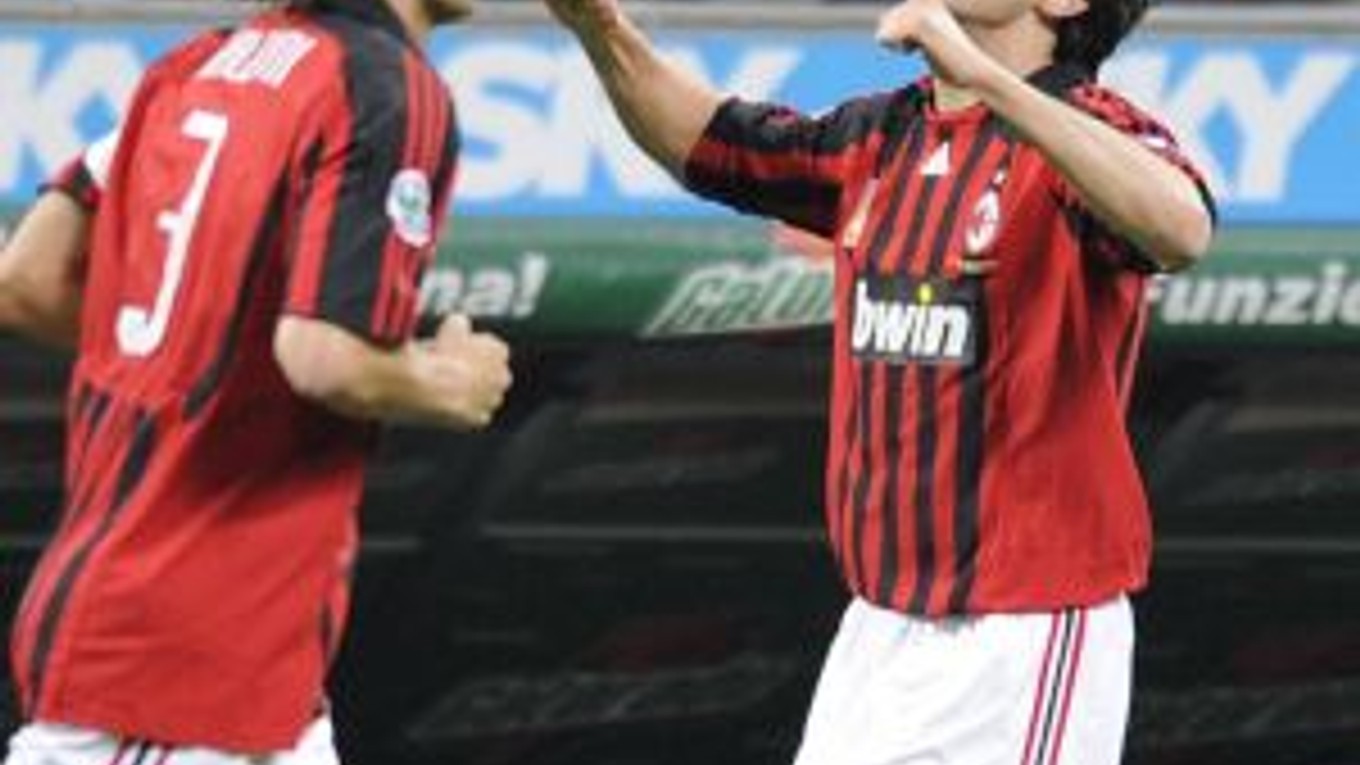 Maldini (vľavo) a Kaká boli ešte donedávna spoluhráčmi.