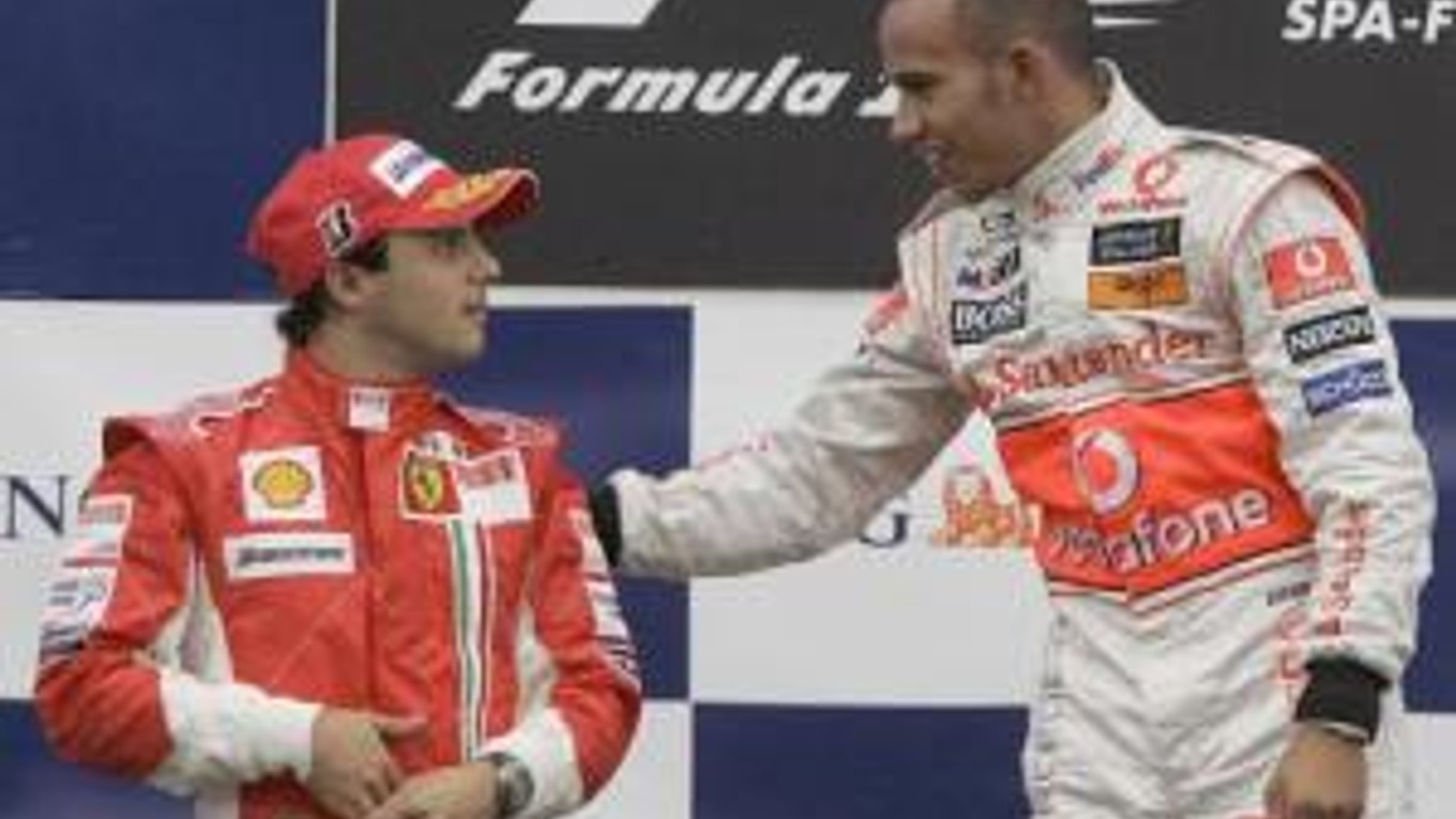 Prví dvaja muži minuloročného poradia F1 Lewis Hamilton a Felipe Massa.