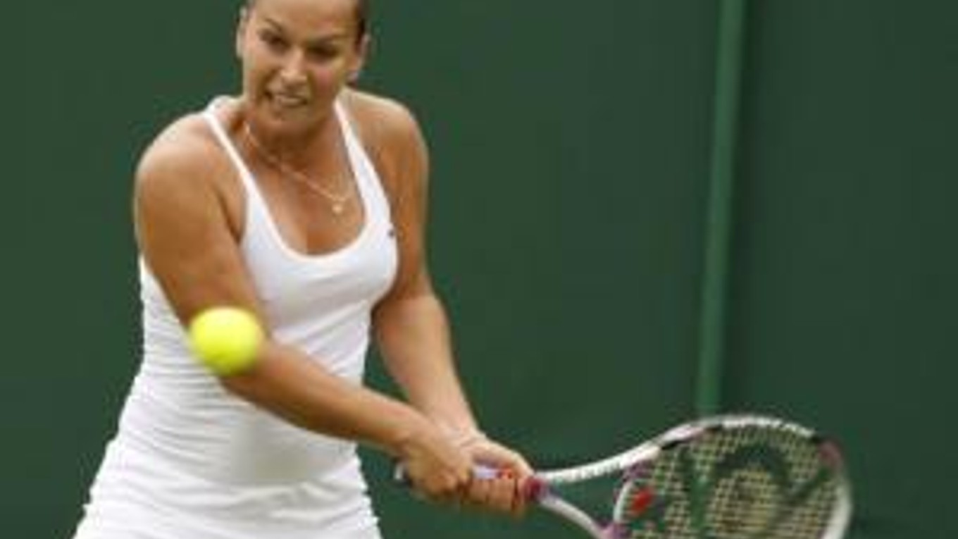 Dominika Cibulková sa potrápila, ale postúpila.