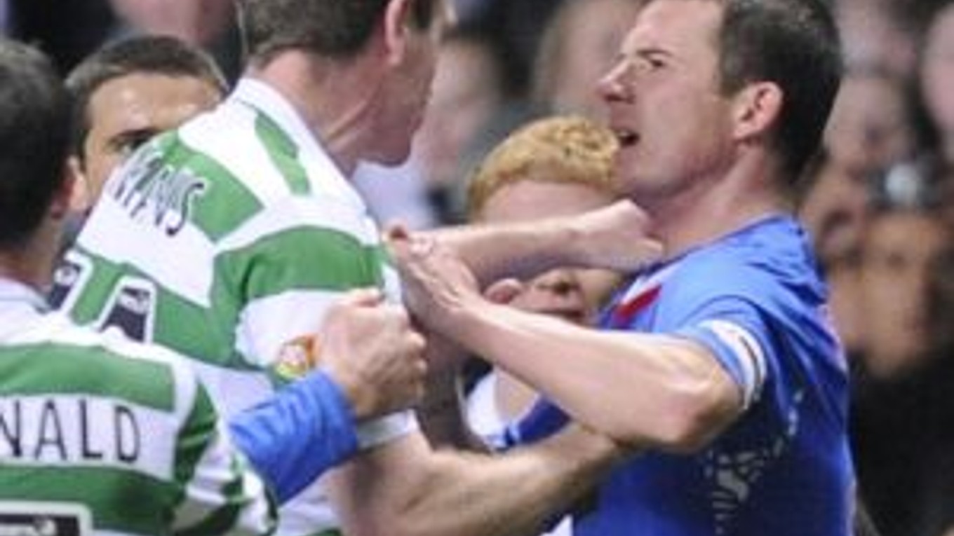 V zápasoch glasgowských mužstiev Rangers a Celtic to býva vždy vyhrotené.