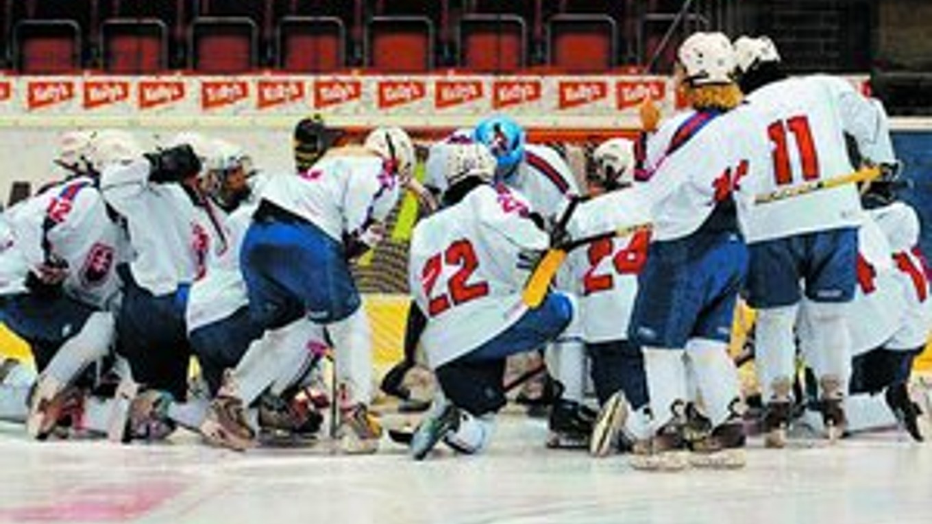 Slovenské hokejistky sú v hre o postup na olympiádu 2010.