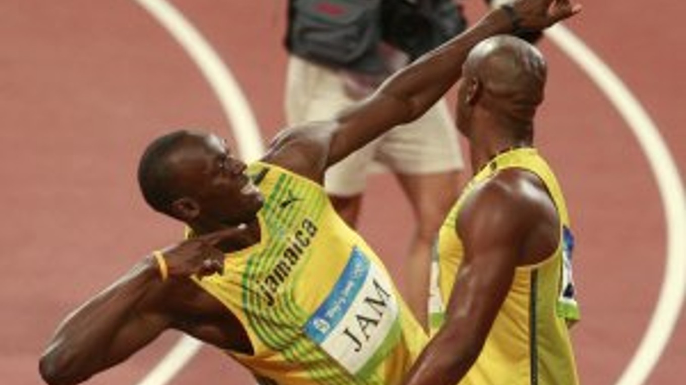 Legendárny americký atlét Carl Lewis spochybnil svetové rekordy Jamajčana Usaina Bolta.