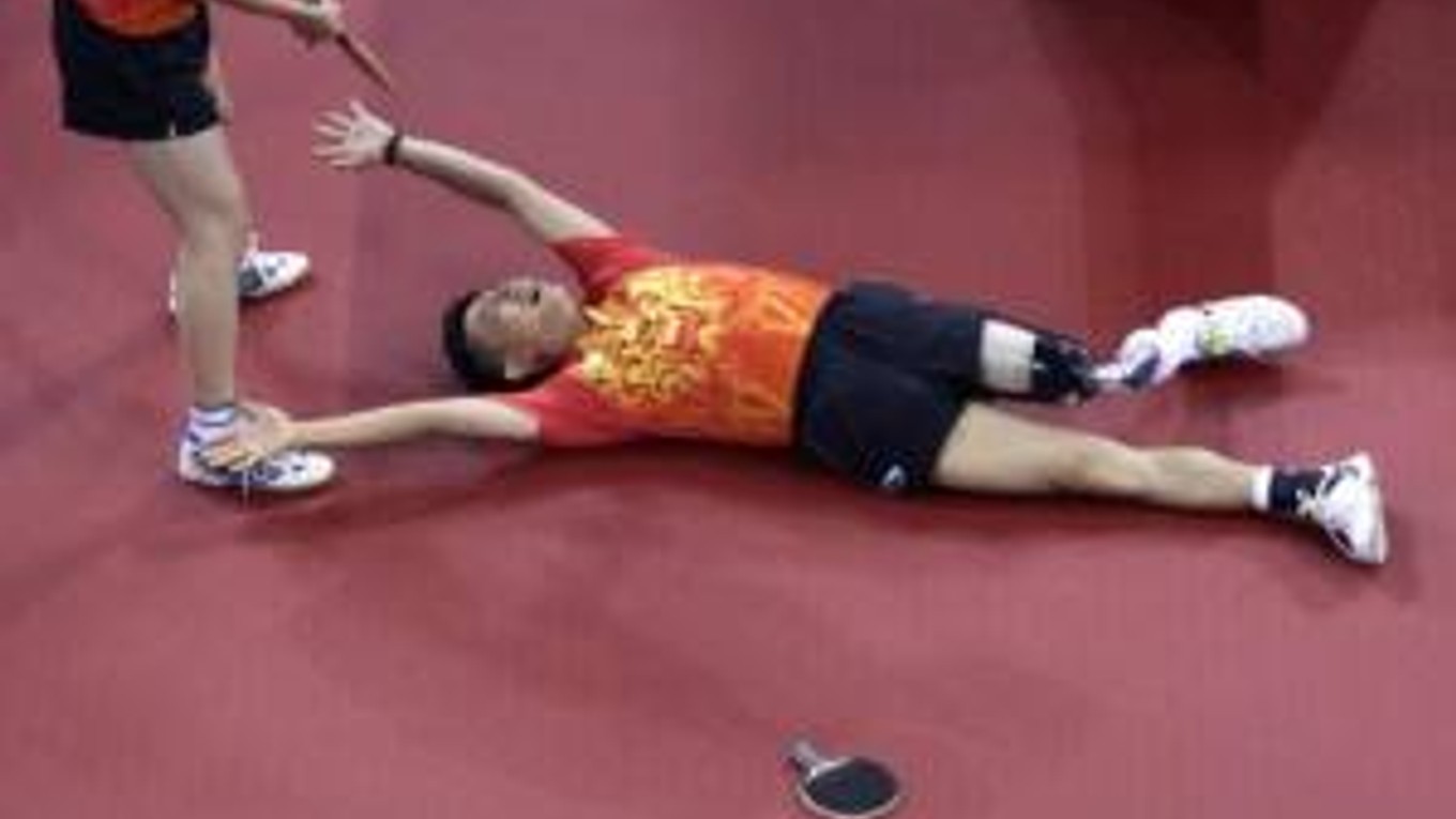 Stolnotenisové zlato na paralympiáde v Pekingu v kategórii stojacich získali domáci Číňania Je Čao-qu a Čen Gang po finálovej výhre nad slovenskou dvojicou Richard Csejtey - Miroslav Jambor.