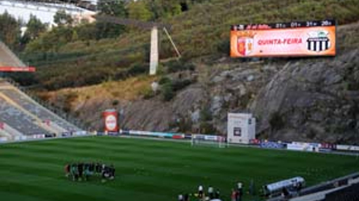 Tréning futbalistov Artmedie Petržalka na štadióne v Brage.