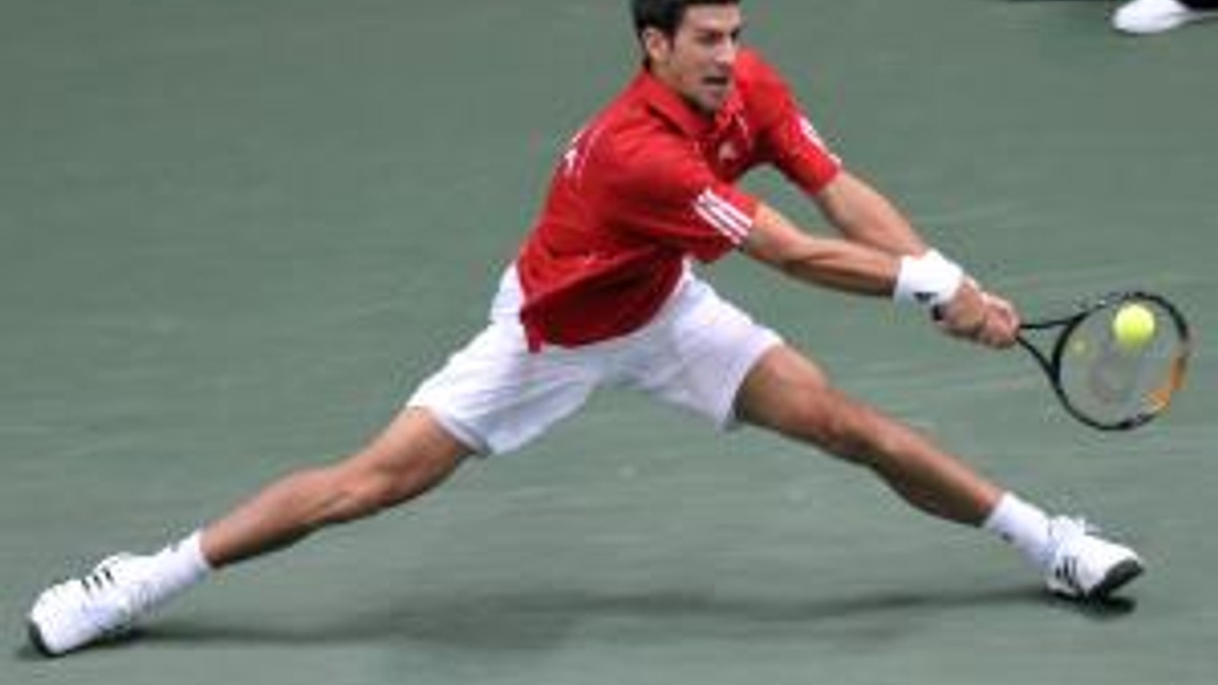 Novak Djokovič počas zápasu s Dominikom Hrbatým.