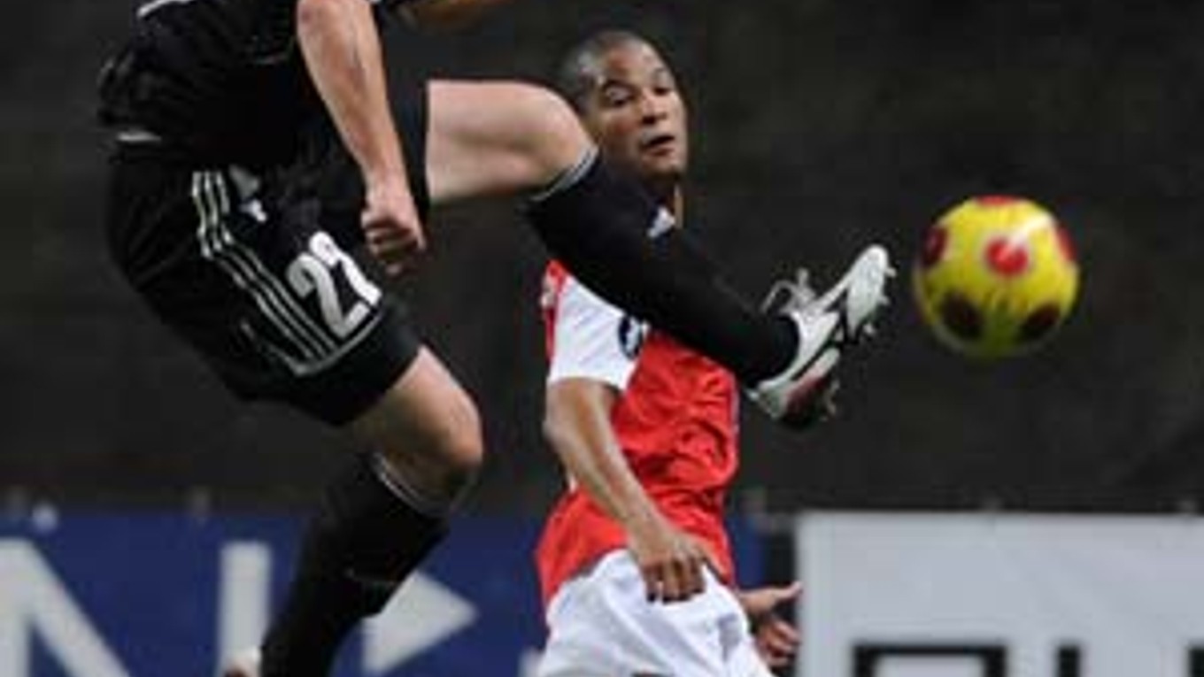 Zbyněk Pospěch (vľavo) proti Rodriguezovi.