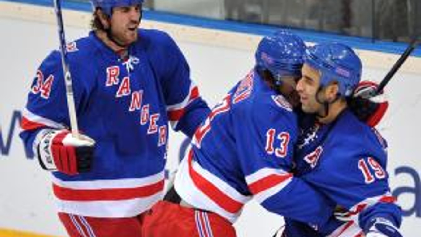 Hokejisti New Yorku Rangers sa tešia z víťazného gólu v zápase s Tampou Bay.