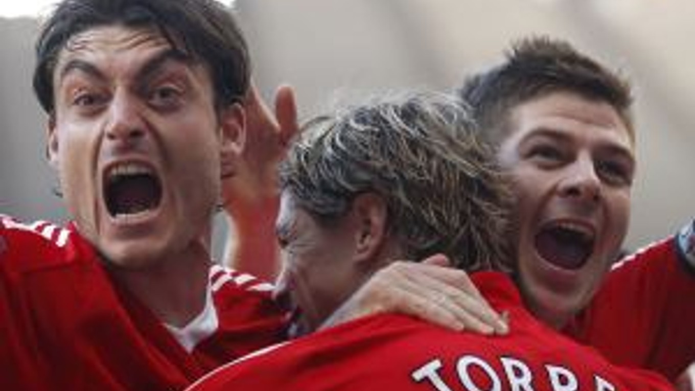 Futbalisti Liverpoolu si trúfajú uspieť na trávniku Stamford Bridge.