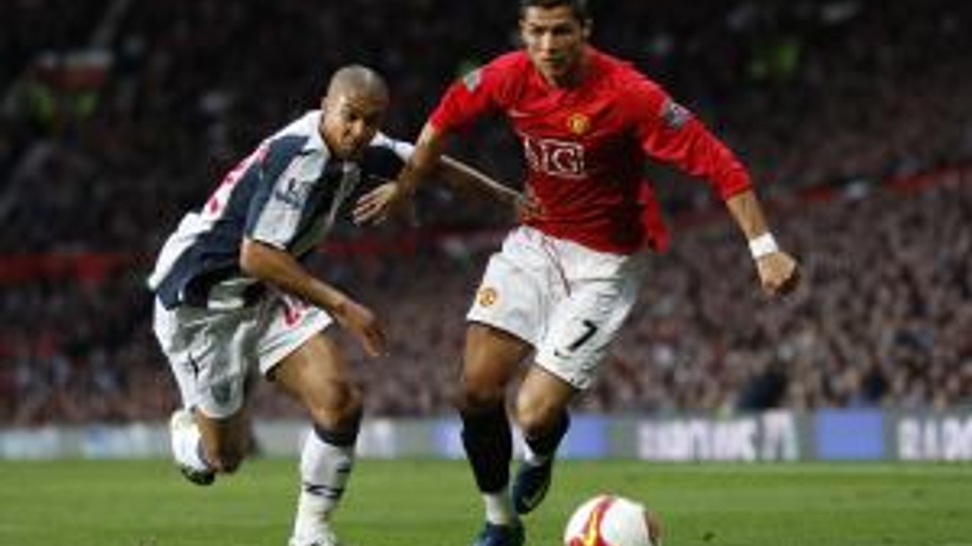 Nezrealizovaný prestup Cristiana Ronalda z Manchestru United do Realu Madrid rozpútva medzi oboma klubmi vášne.