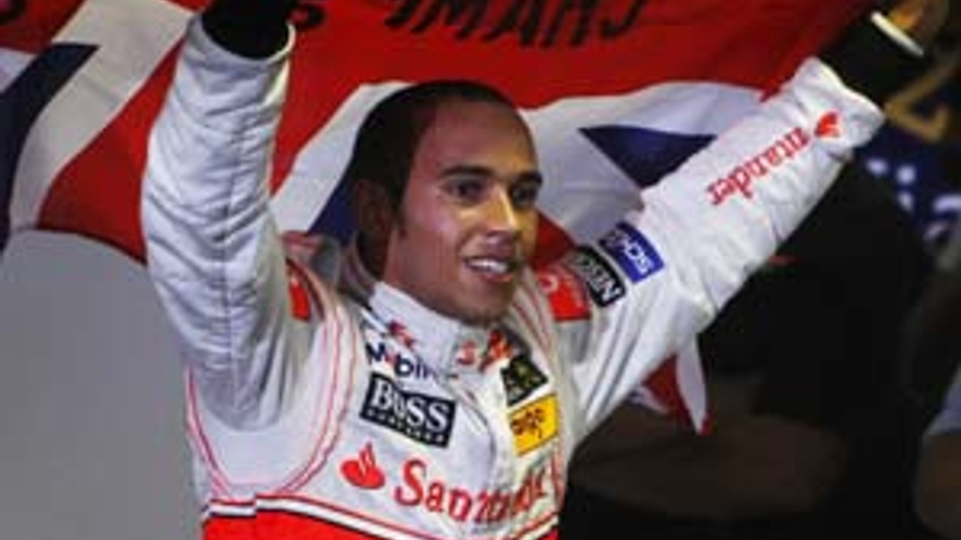 Záver sezóny vyšiel Lewisovi Hamiltonovi lepšie ako vlani.