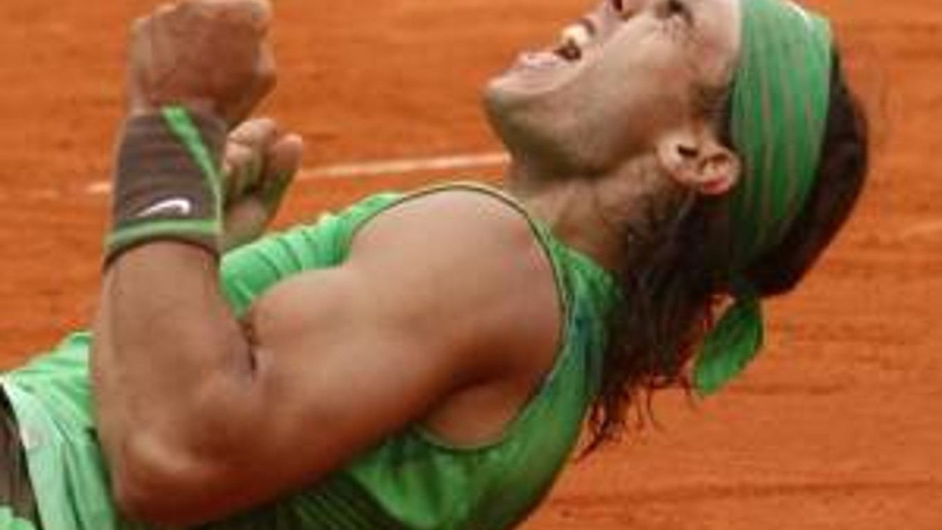 Rafael Nadal postúpil po štvrtý raz v rade do finále dvojhry na grandslamovom antukovom vrchole Roland Garros v Paríži.