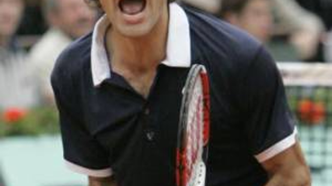 Roger Federer vyzve do tretice vo finále Roland Garros kráľa antuky Rafaela Nadala.