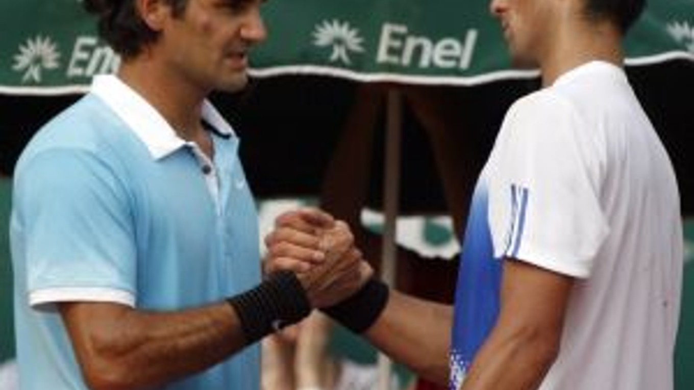 Novak Djokovič si na súčasného Rogera Federera trúfa.