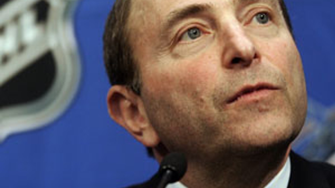 Komisár NHL Gary Bettman.