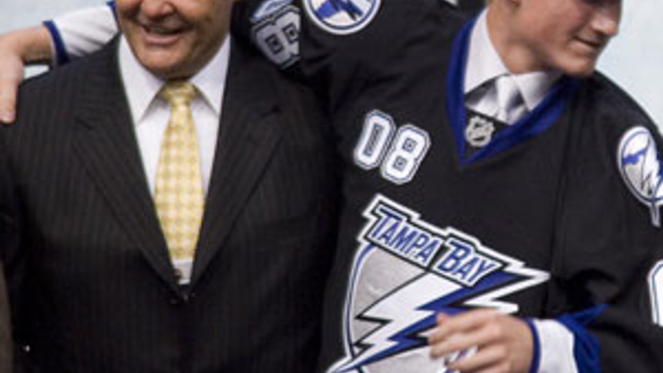 Steven Stamkos sa už od budúcej sezóny predstaví v drese Tampa Bay Lightning.