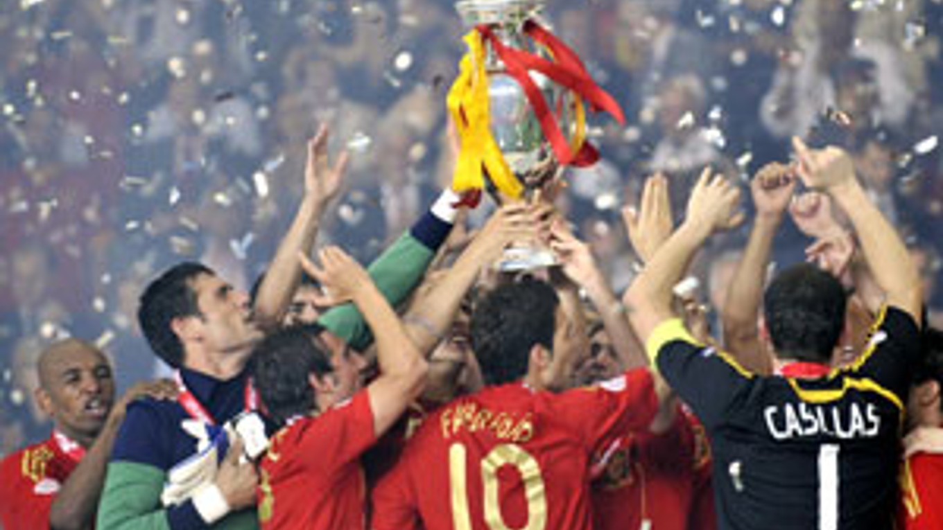 Španielska radosť po konci zápasu, ktorý znamenal zisk titulu majstrov Európy.