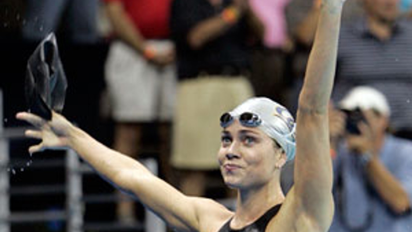 Natalie Coughlinová na znakárskej stovke pod 59 sekúnd.