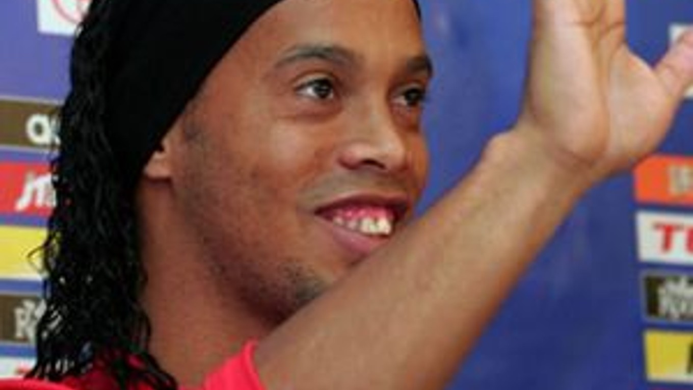 Ronaldinho odchádza z Barcelony. Ako ďalšiu zastávku svojej kariéry si vybral milánsky AC.