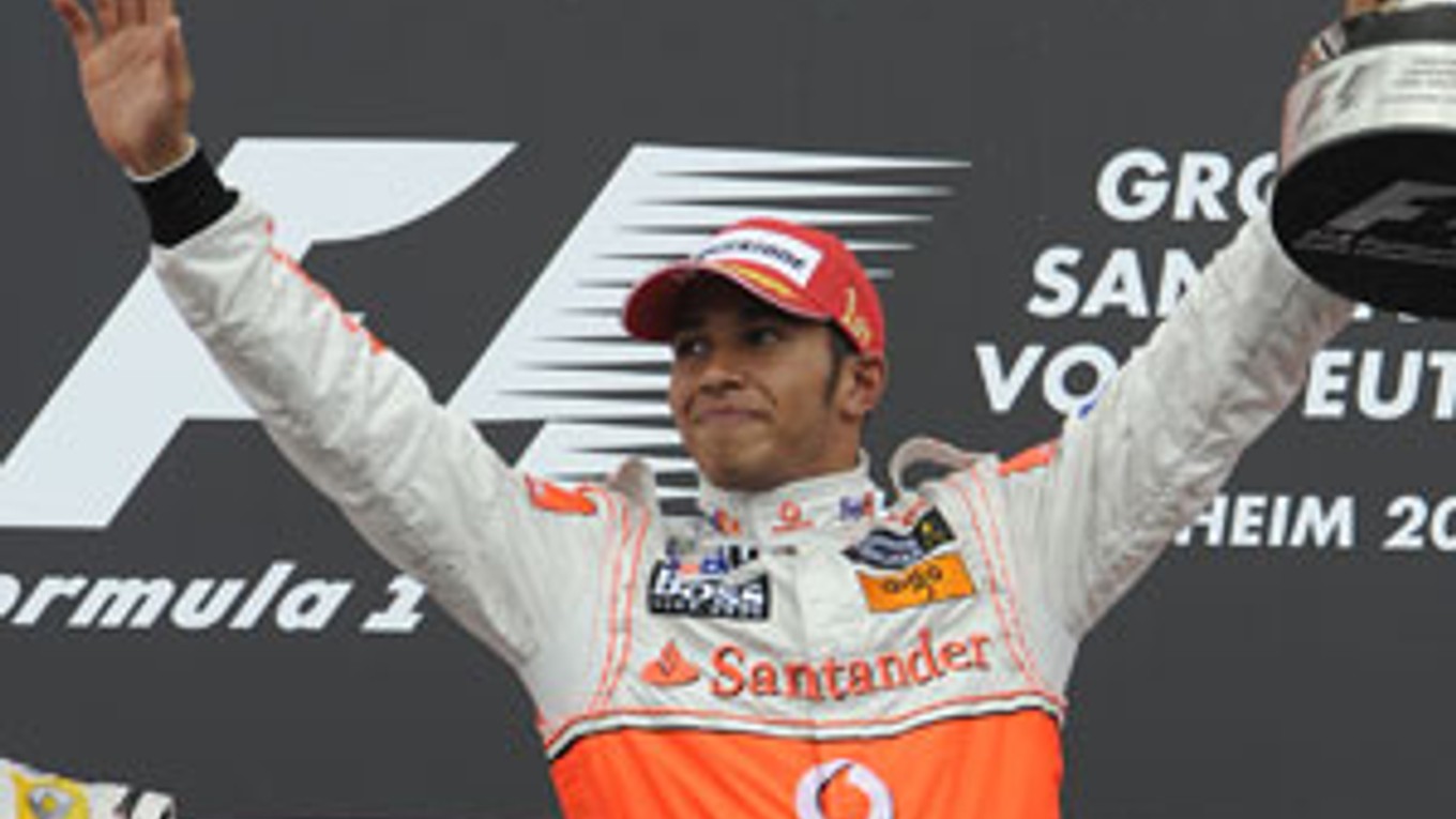 Lewis Hamilton na McLarene sa stal víťazom nedeľňajšej Veľkej ceny Nemecka seriálu F1.