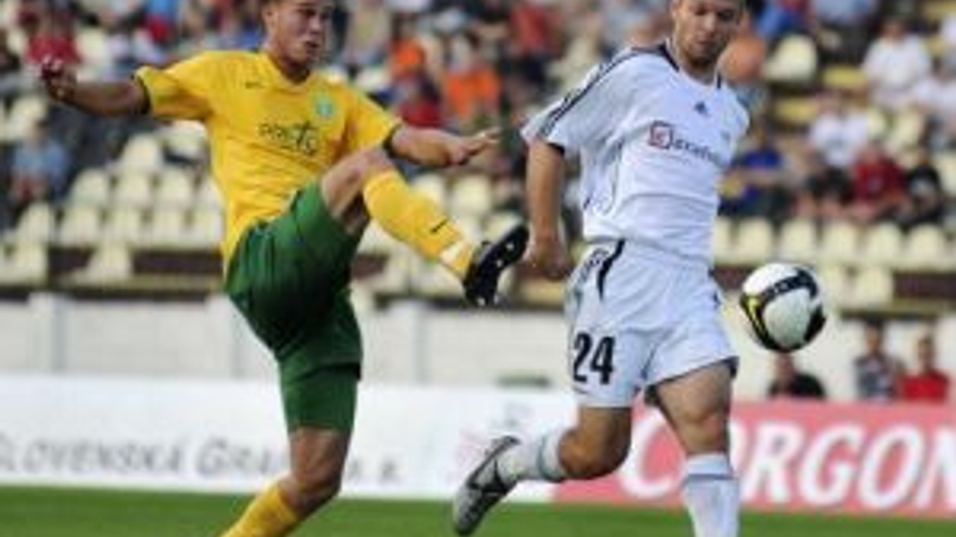 Žilinskí futbalisti sa v Corgoň lige činili, veď na trávniku úradujúceho majstra Artmedie Petržalka zvíťazili 2:0. Pred Pohárom UEFA sú teda dobre naladení.