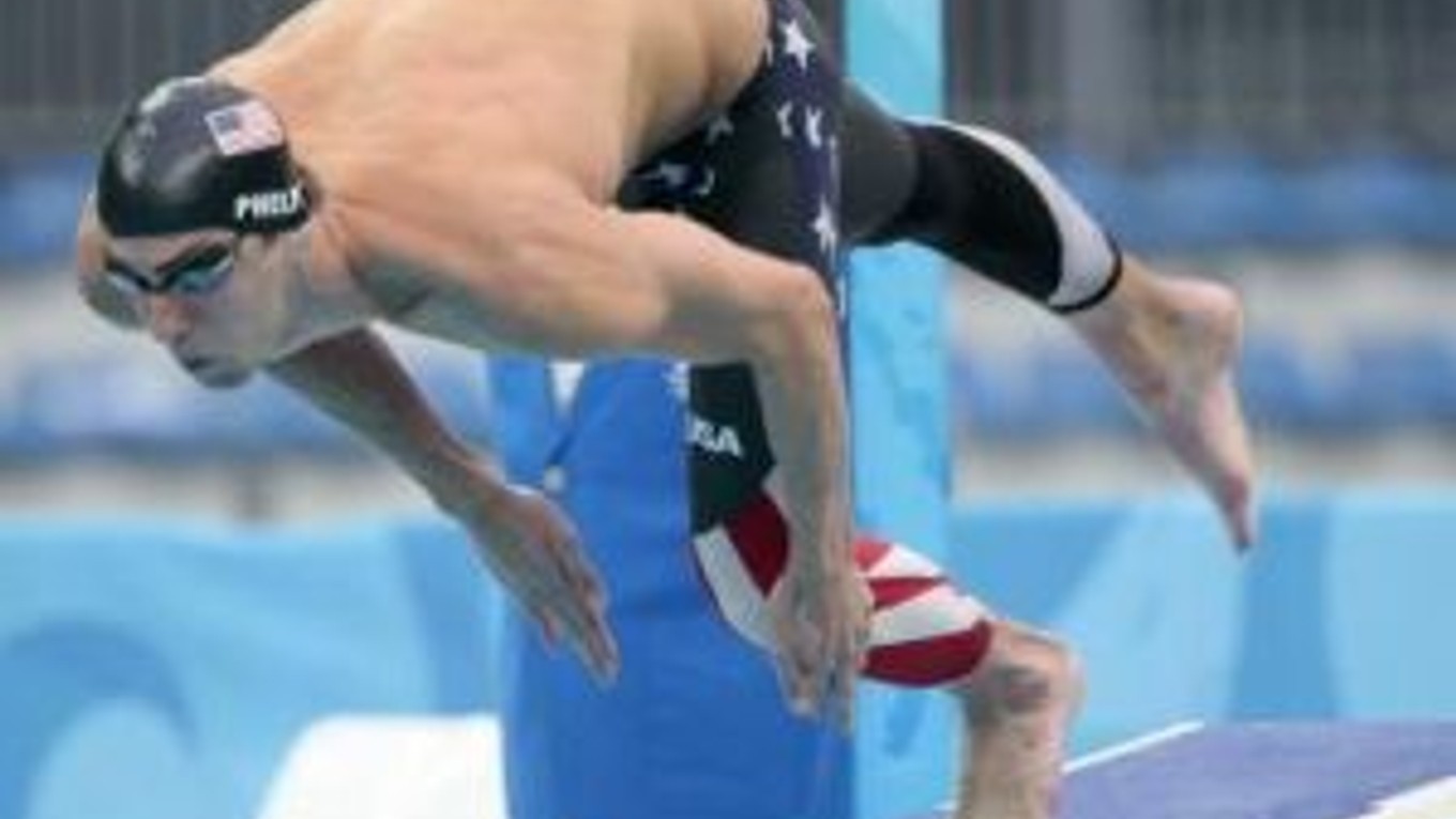 Michael Phelps získal dve zlaté medaily.