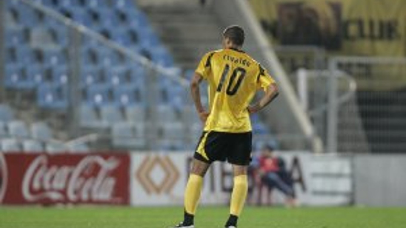 Brazílčan Rivaldo odchádza prekvapujúco z gréckeho AEK Atény do uzbeckého FC Bunjodkor.