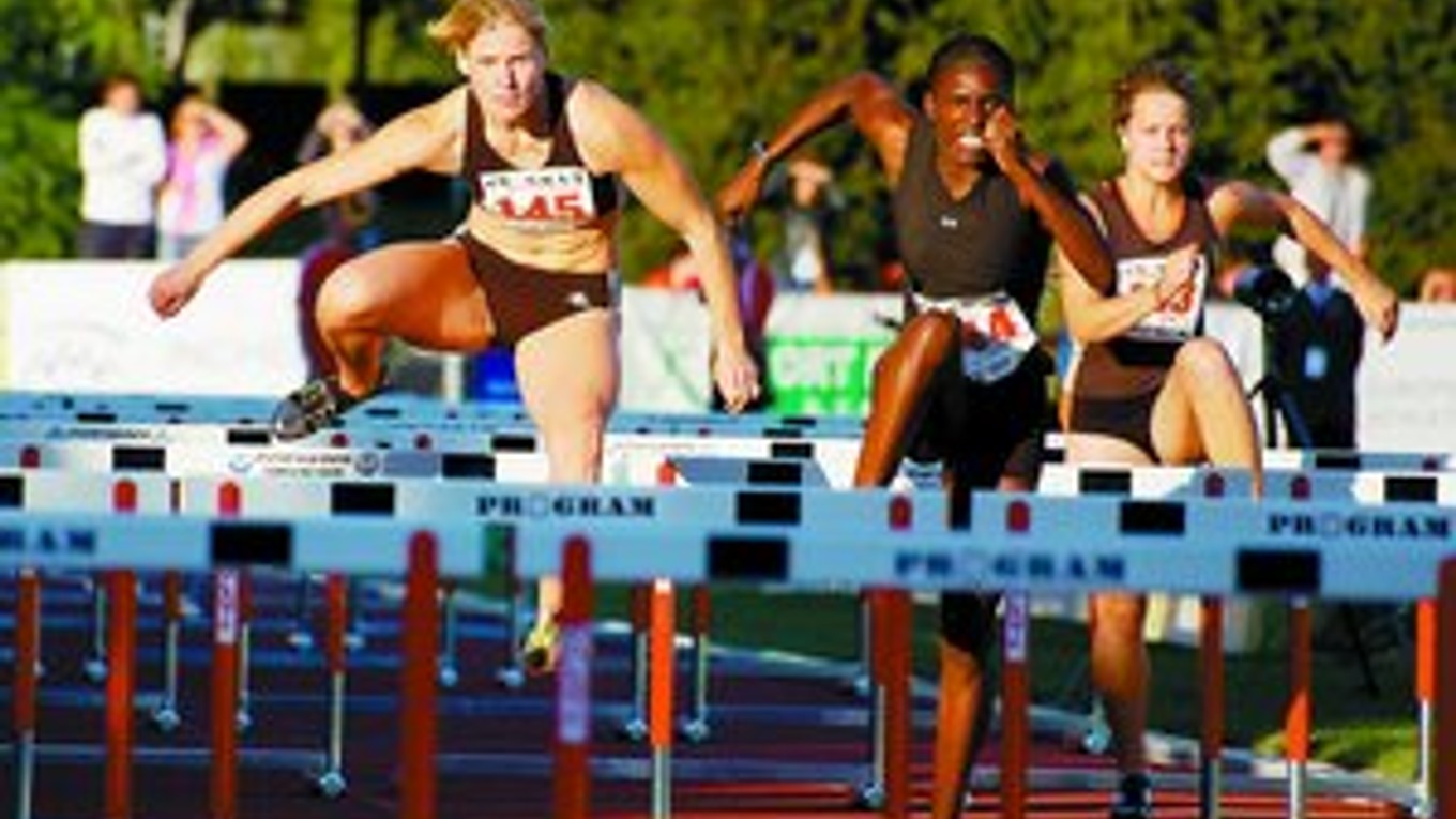 Prekážkarka Miriam Bobková (vľavo) sa po viacročnej sérii zdravotných problémov prepracovala k sérii slovenských rekordov: vlani letných na 100 m, teraz aj halových na 60 m.