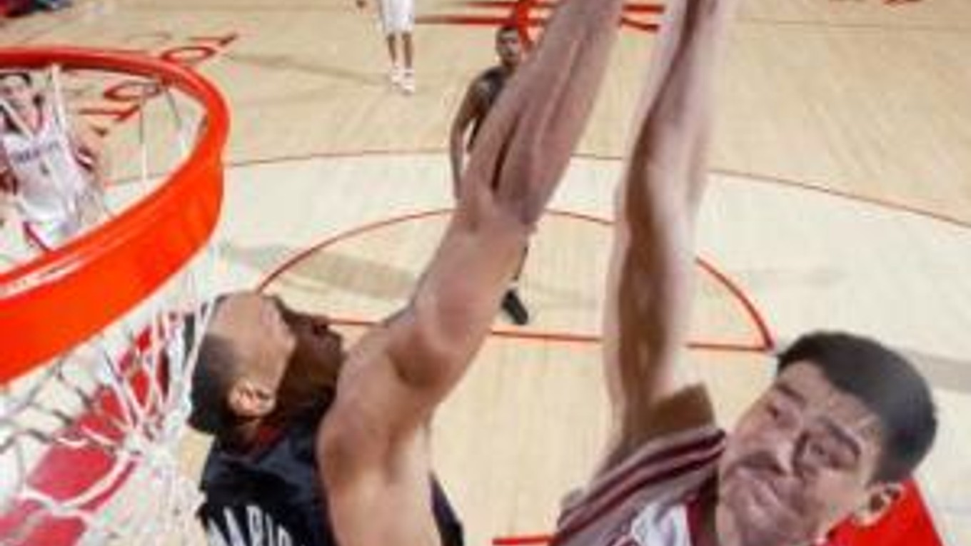 Čínsky pivot You Ming pomohol 21 bodmi k výhre Houstonu Rockets nad Miami Heat