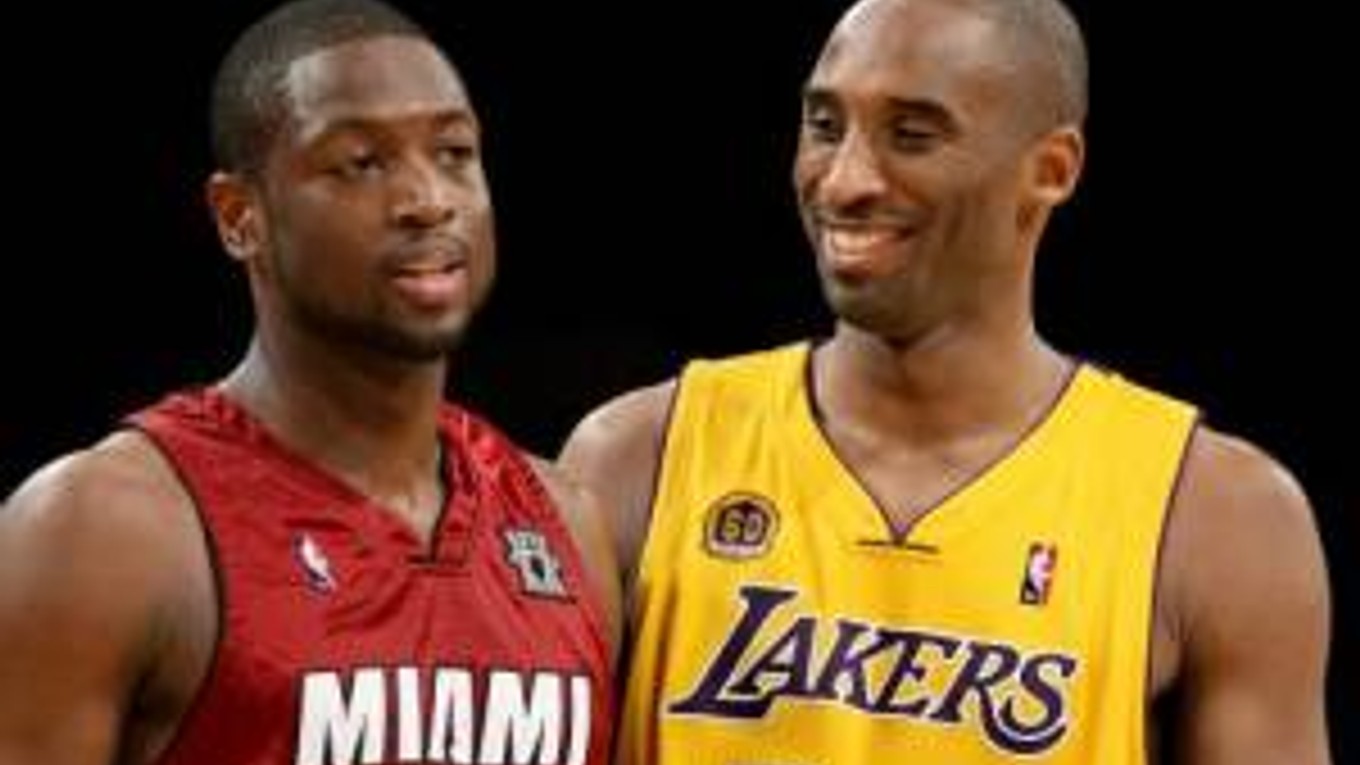 Z nočného súboja dvoch superhviezd medzi Dwyanom Wadom a Kobem Bryantom vyšiel víťazne druhý menovaný, ktorého tím vyhral už desiaty zápas za sebou.