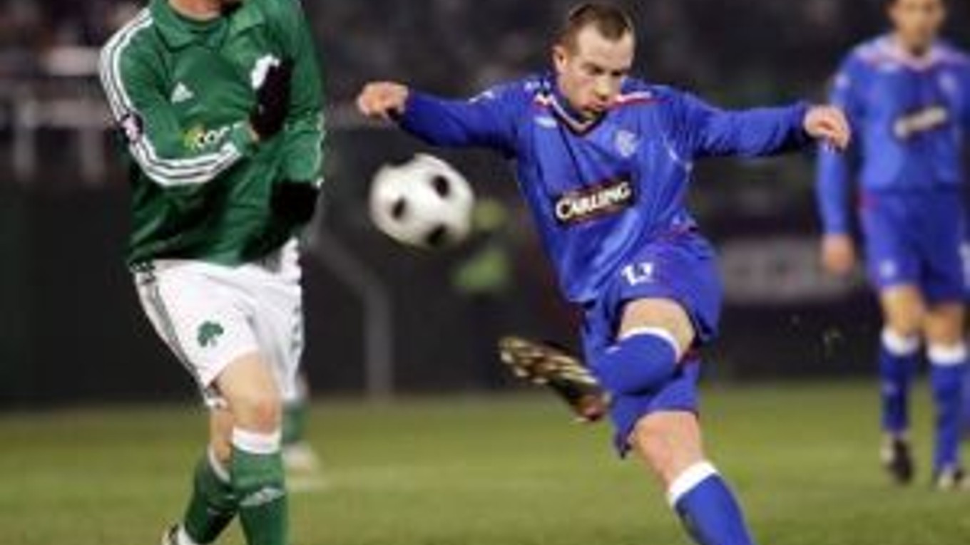 Glasgowskí Rangers cestujú do Brém s dvojgólovým náskokom.