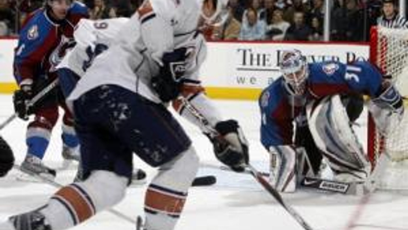 Brankár Colorada Peter Budaj v zápase proti Edmontonu.