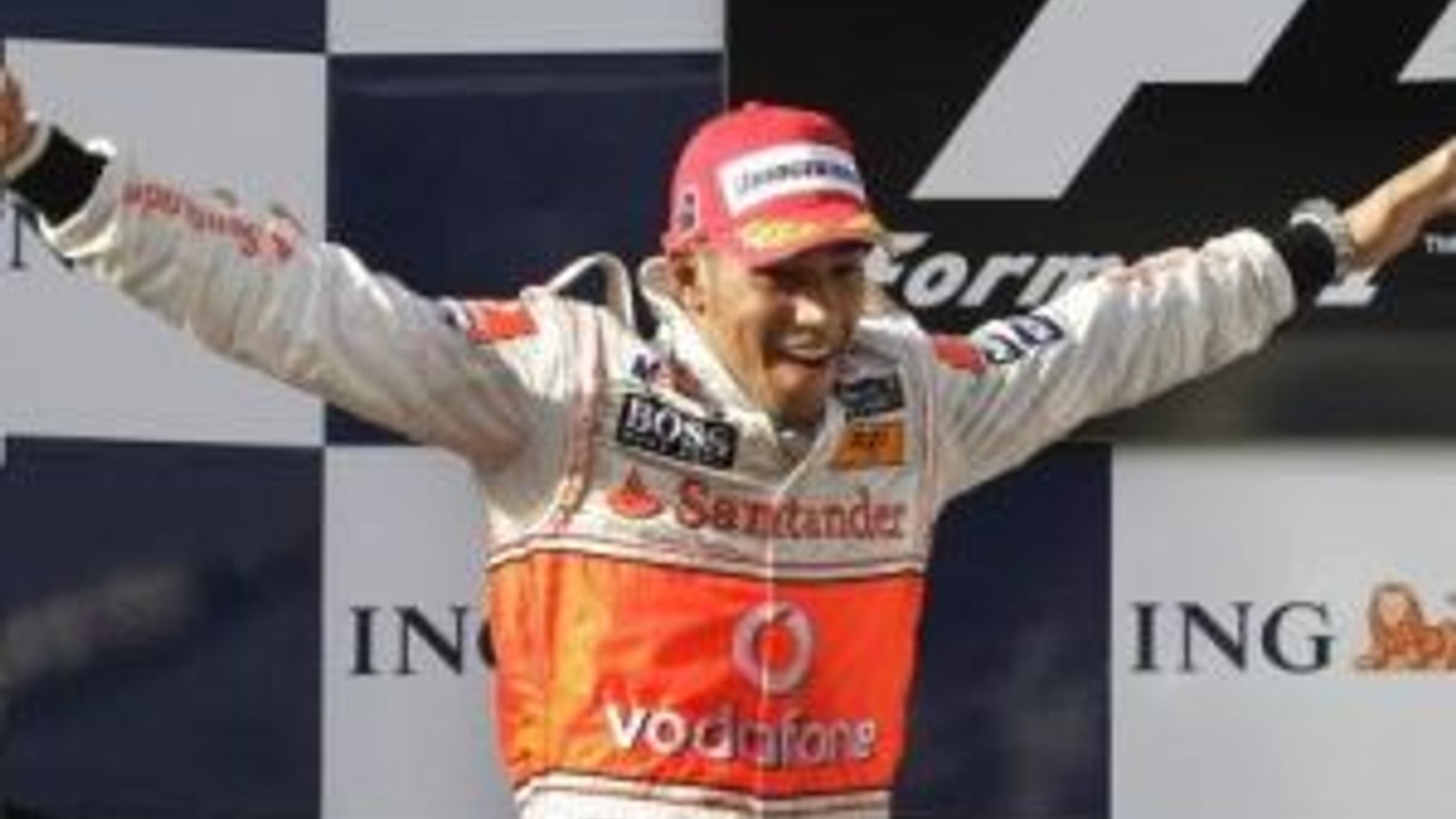 Lewis Hamilton vyhral úvodnú VC.