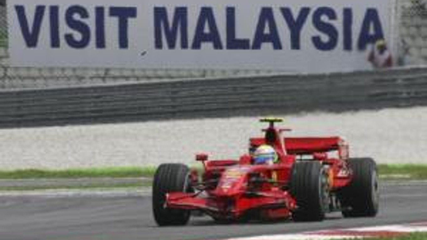 Brazílčan Felipe Massa počas sobotňajšej kvalifikácie na Veľkú cenu Malajzie.