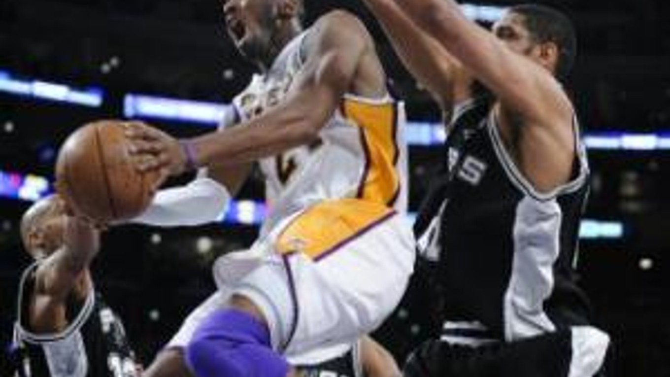 Kobe Bryant smeruje so svojimi LA Lakers k víťazstvu v Západnej konferencii.