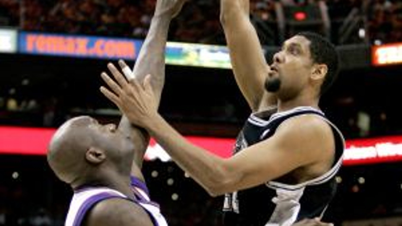 Tim Duncan vedie svoje San Antonio do semifinále konferencie.