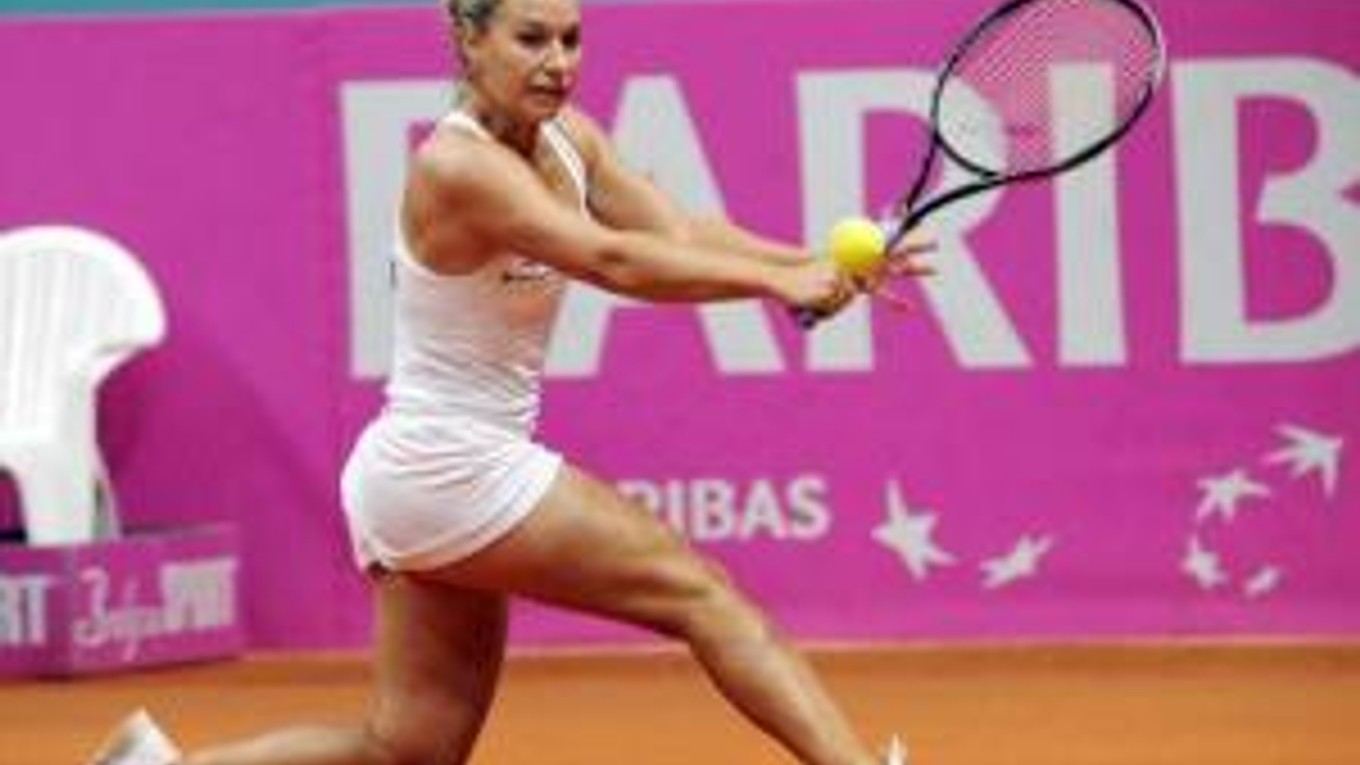 Dominika Cibulková v zápase proti Irode Tuľaganovej.