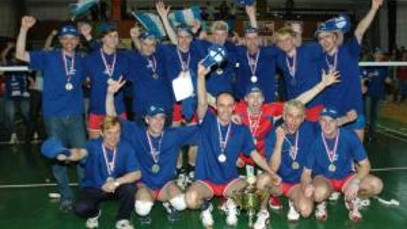 Hráči VK Chemes Humenné po vyhratom 4. zápase finále play off slovenskej volejbalovej extraligy mužov medzi VK Nové Mesto nad Váhom a VK Chemes Humenné.