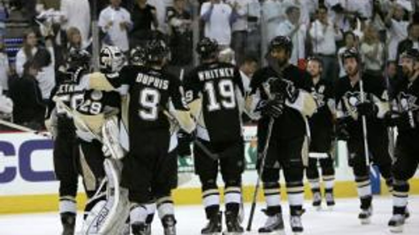 Hokejisti Pittsburghu zvíťazili v prvom finále Východnej konferencie nad Philadelphiou 4:2.