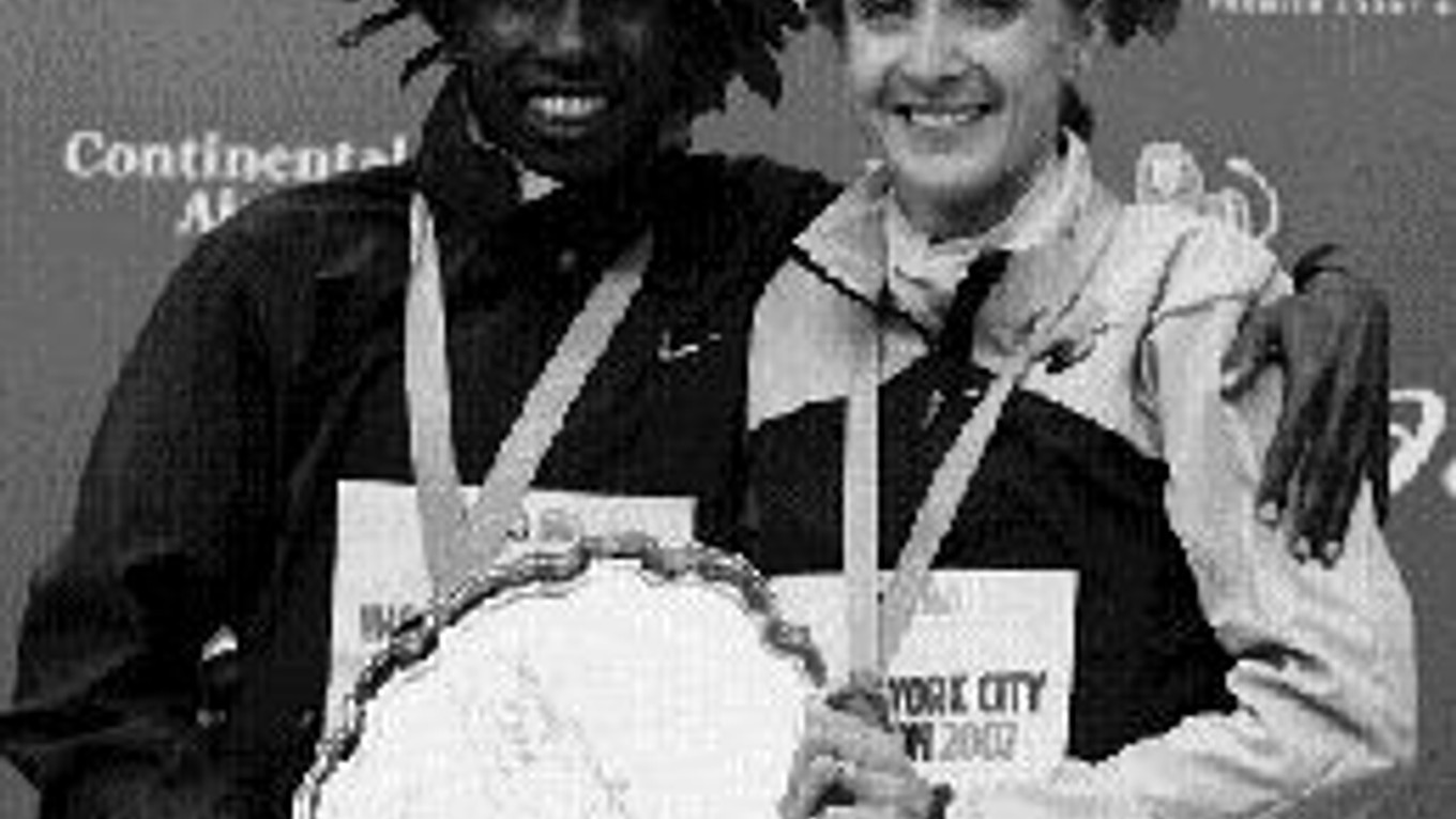 Víťazi z New Yorku Paula Radcliffová a Martin Lel.