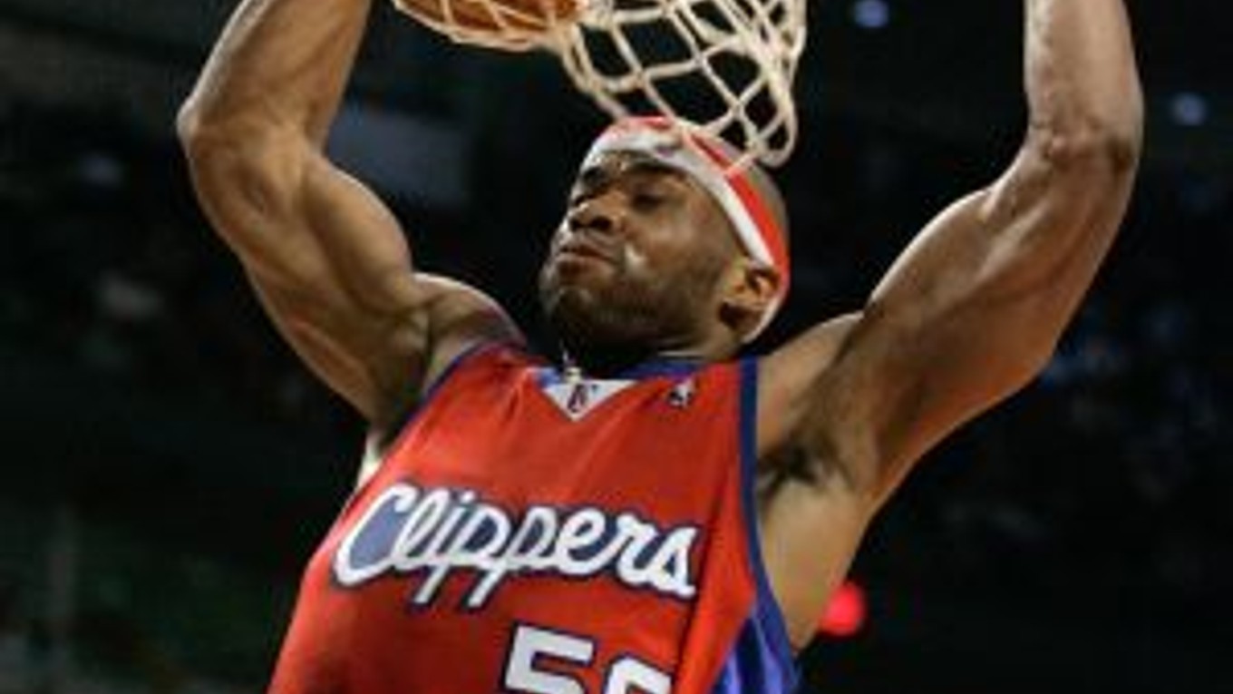 Corey Maggette z Los Angeles Clippers v efektnom zakončení.