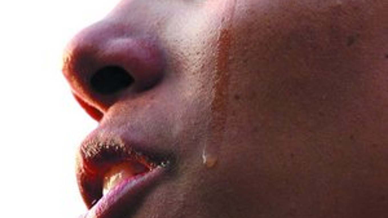 Plačúca Marion Jonesová.